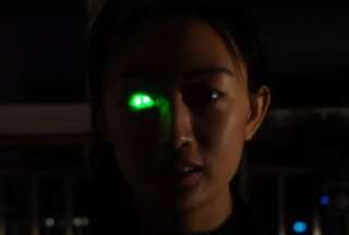 Mujer desarrolla un prótesis ocular que brilla al estilo de &#039;Terminator&#039;