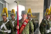 Militares rendirán honores al nuevo presidente Daniel Noboa.