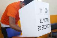 Ecuatorianos continúan acercándose a las urnas en estas Elecciones Anticipadas 2023.