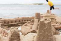 Un niño murió tras quedar atrapado bajo el castillo de arena que construyó
