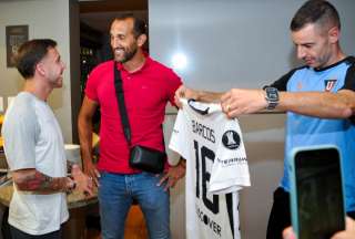 Hernán Barcos visitó a los jugadores de Liga de Quito