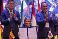 Ecuador y Corea del Sur firman memorando para nueva autopista Guayaquil - Cuenca